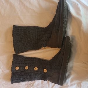 ALMOST NEW! Cardigan uggs